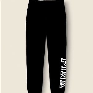 i’m selling a pair of pink sweats